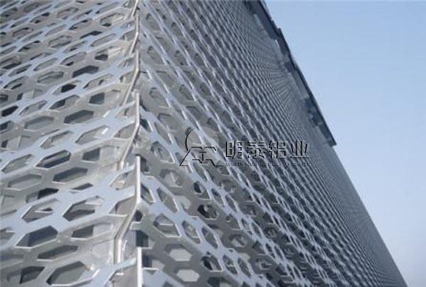 3104铝板卷在建筑行业的应用，厂家直供价格多少？